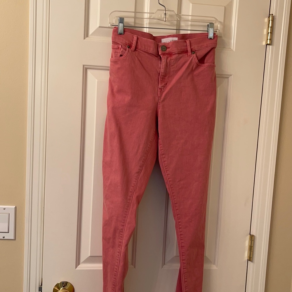 Modern skinny jeans in salmon color
